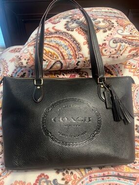 Coach Gallery Tote Shoulder Bag in black refined pebble